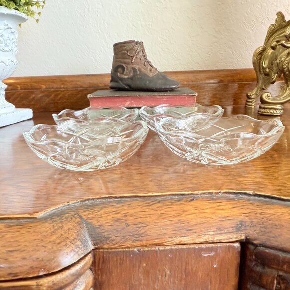 2 Vintage Crystal trinket boxes/ashtrays/candy box/nut dish - Picture 8 of 13